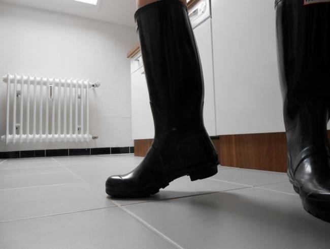 Victoria Valente Porno Video: For rubber boots lovers