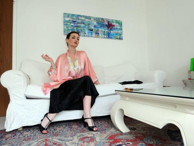 Victoria Valente Porno Video: Satin Kimono zerstören